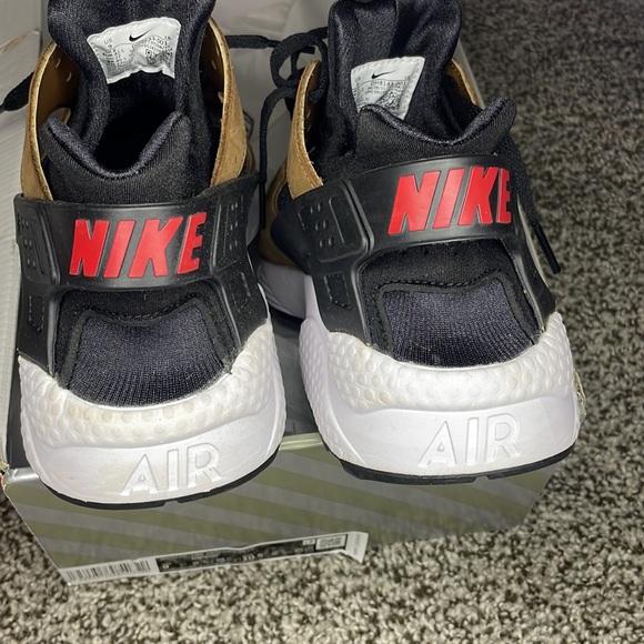 Men’s Nike Air Huarache Escape 2.0
Sz. 9 - Picture 3 of 10